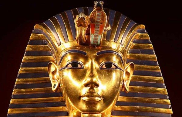 Exploring Ancient Treasures and Old Cairo Egyptian Museum and Bazaar Private Tour